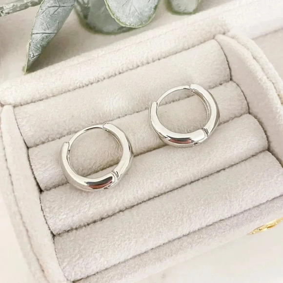 925 Sterling Silver Small Hoop Earrings Small Huggies Minimalist Hoop Earrings - Picture 7 of 11